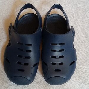 Okabashi size 8 Navy waterproof sandals